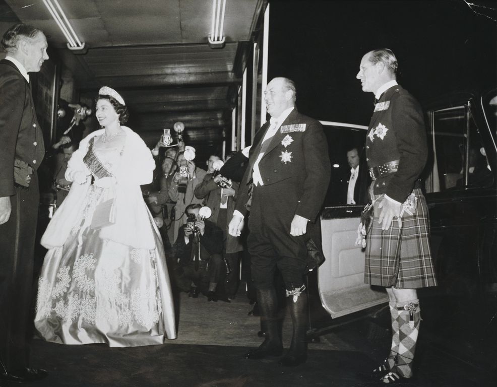 Black and white photograph of Queen Elizabeth II and Prince Philip welcoming King Olav of Norway in 1962